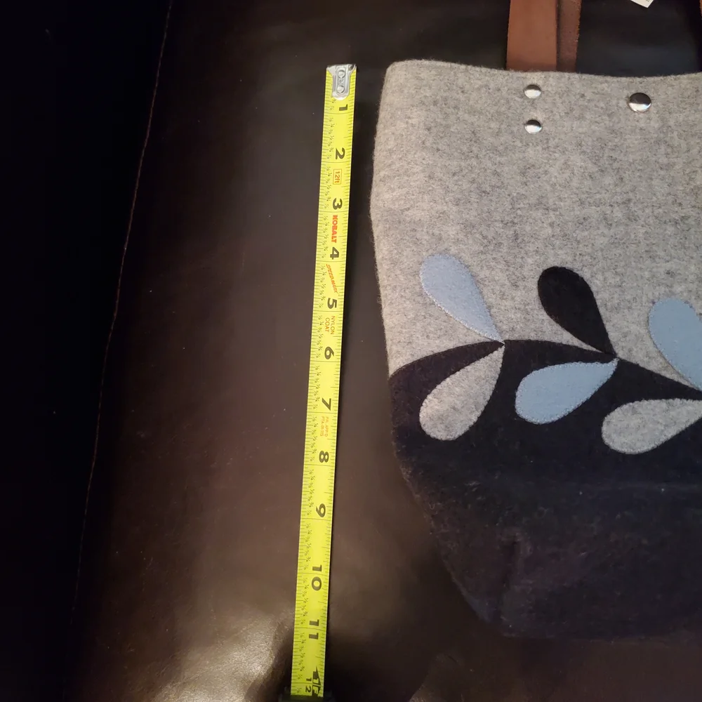 Artisan Made / Ig-elkott / Two Tone Leaf Design / Tote Bag With Leather Handles